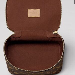 Brand new authentic rare and collectible Louis  Vuitton travel cube with zipper.
